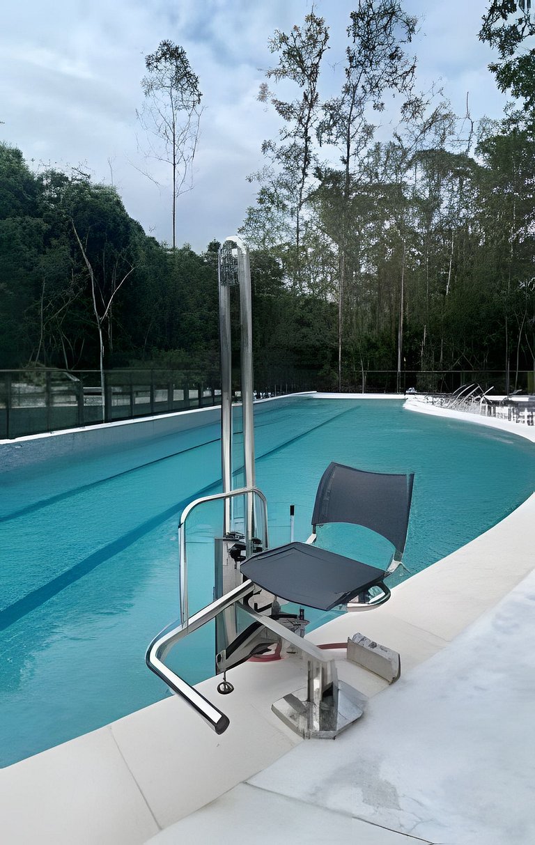 Cobertura Enxoval de Hotel • Piscina • Serv. Praia