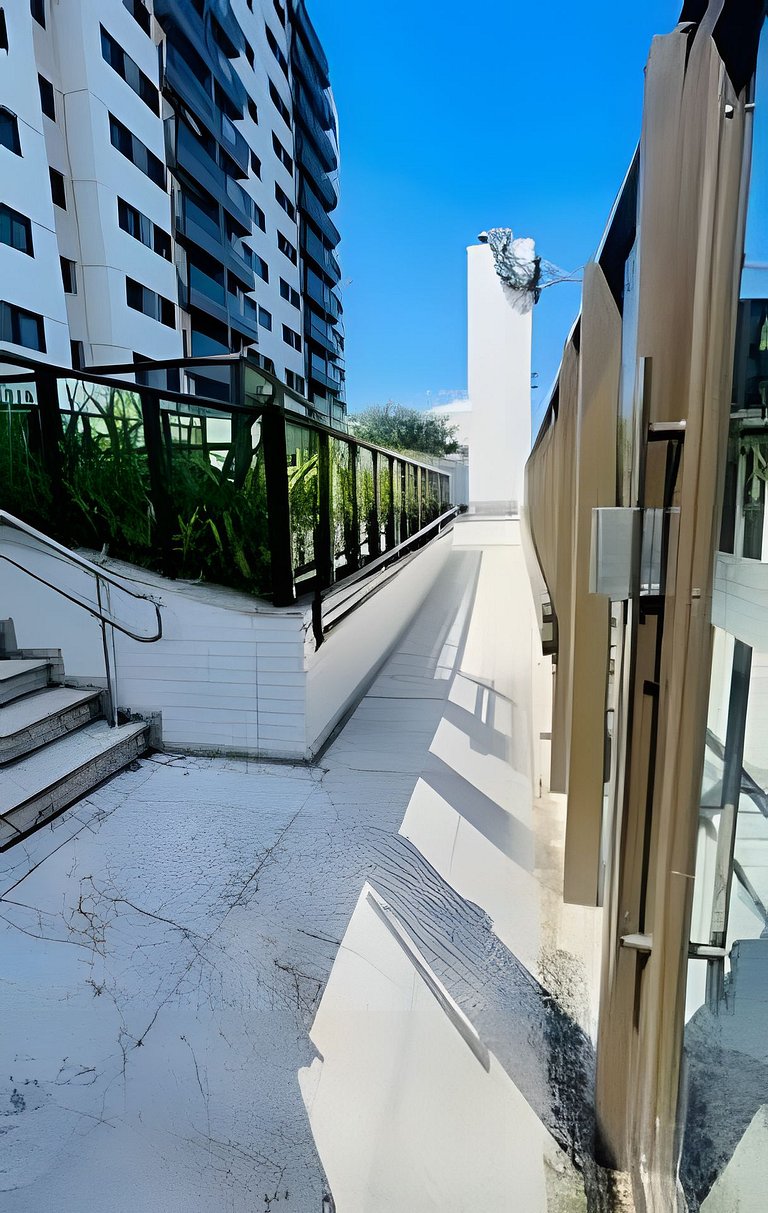 Cobertura Enxoval de Hotel • Piscina • Serv. Praia