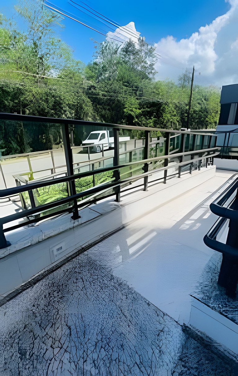 Cobertura Enxoval de Hotel • Piscina • Serv. Praia