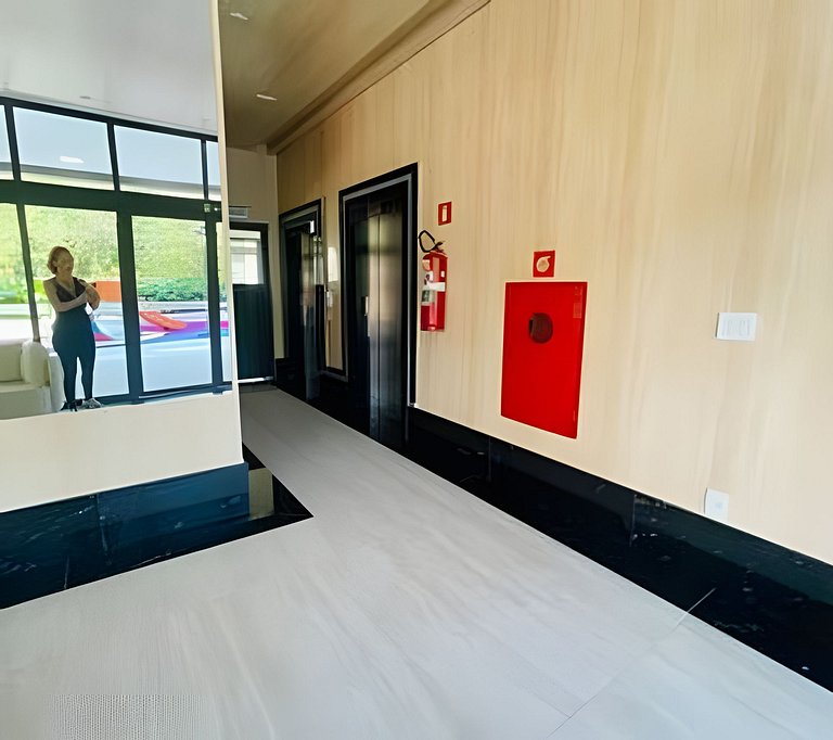 Cobertura Enxoval de Hotel • Piscina • Serv. Praia